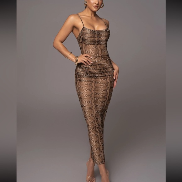Dresses & Skirts - EUC Snakeprint Maxi Dress